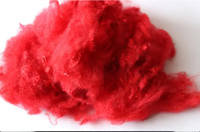 Red polyester staple fiber